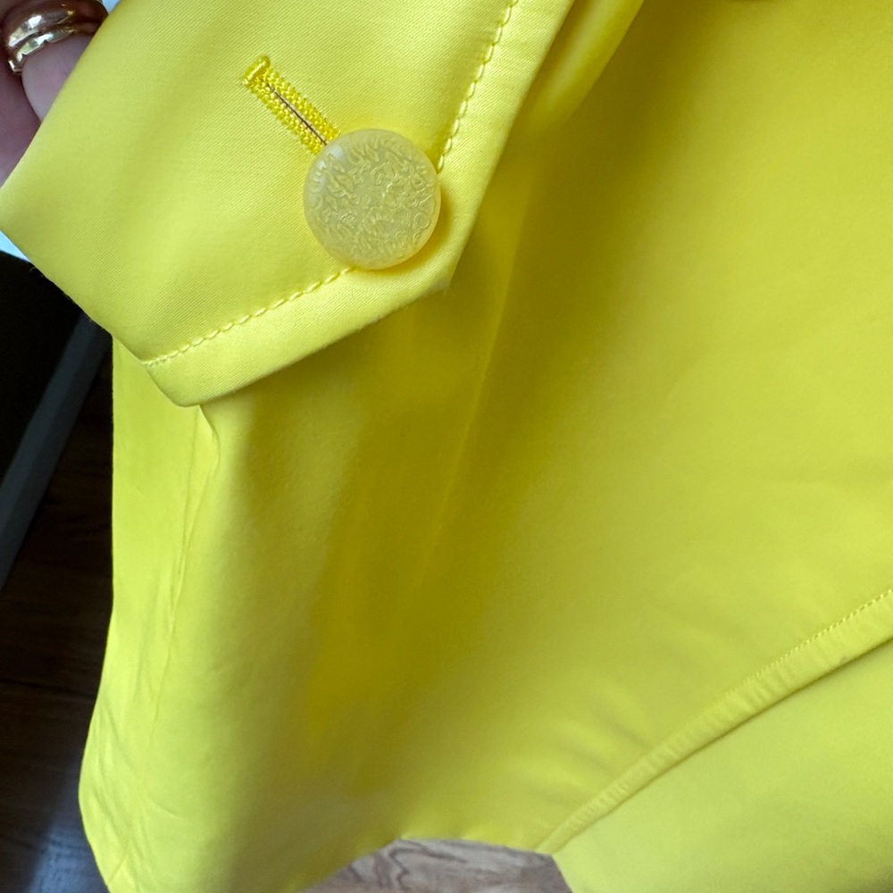 Cole Haan Women's Vibrant Yellow Trench Coat. Look 👀 at the is beautiful trench! - Picture 7 of 14